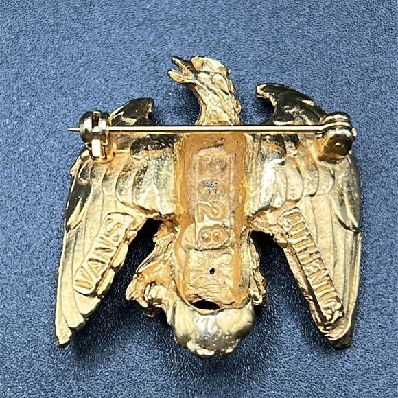 Vintage Signed VANS AUTHENTICS Goldtone Textured EAGLE Shape Pin Brooch - Picture 2 of 6